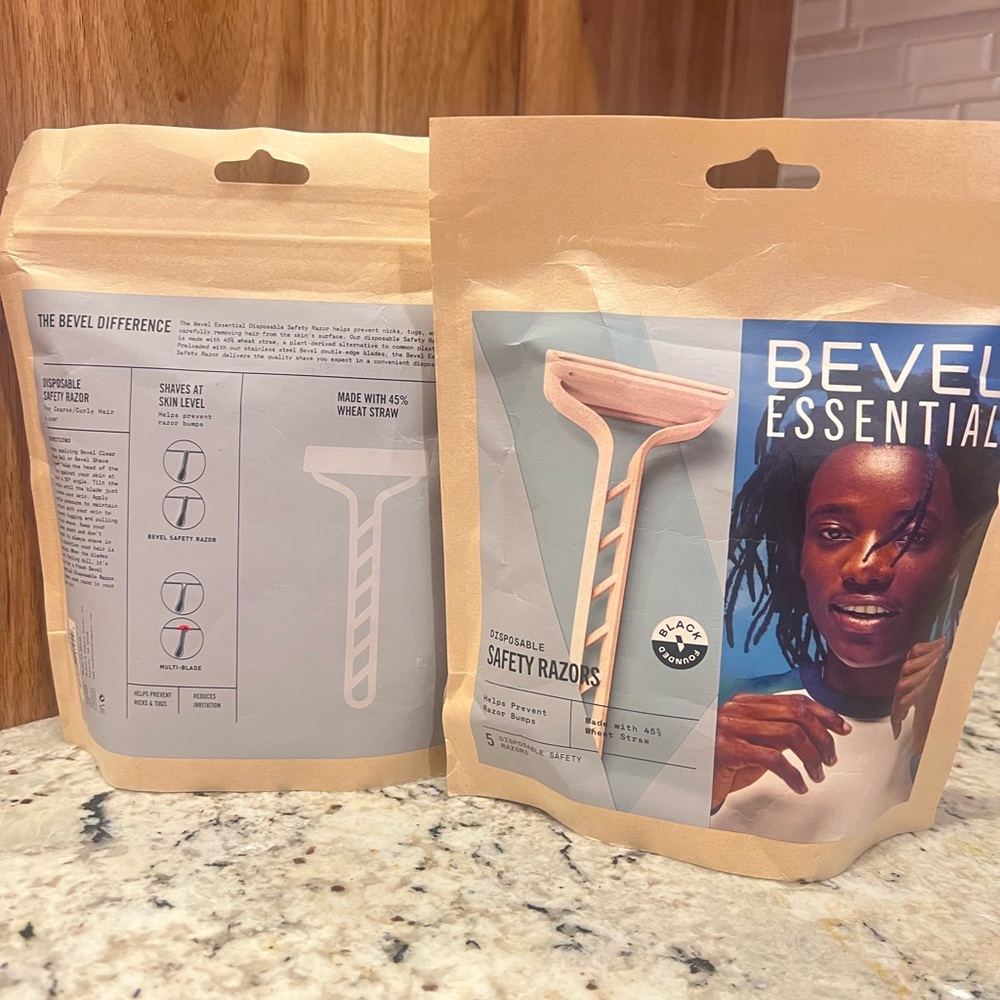 Bevel Essential Disposable Safety Razors - Cream - Picture 5 of 5